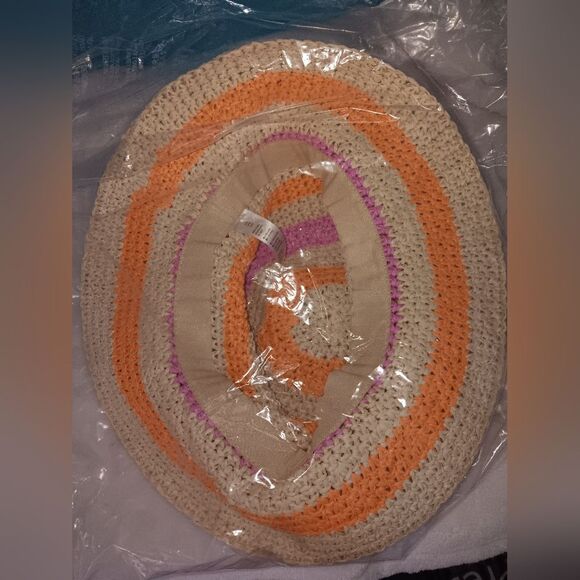 Old Navy Crochet Bucket Hat Warm Stripe NWT - Picture 2 of 4
